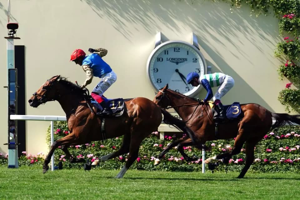 Courage Mon Ami ridden by Frankie Dettori ahead of Coltrane ridden by Oisin Murphy - June 2023